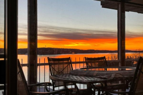 Bright Lake Ozark Condo with Stunning Views!